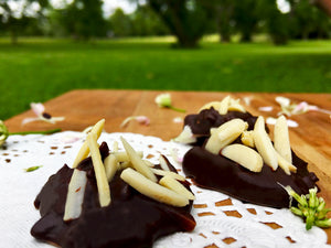 Almond Dark Chocolate, 4 pieces